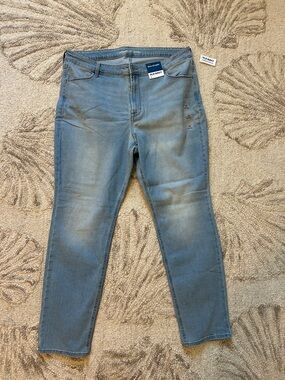 Old Navy Women’s WOW Straight Jeans